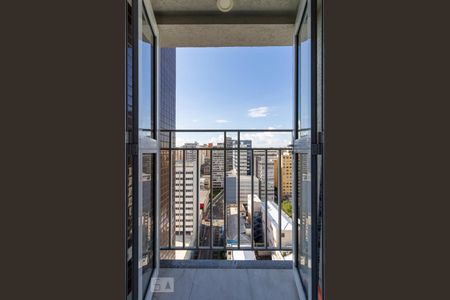 varanda de kitnet/studio à venda com 1 quarto, 35m² em Centro, Curitiba