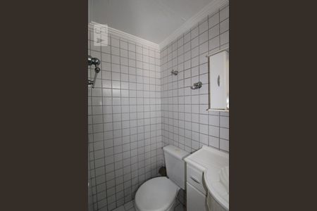 Banheiro de kitnet/studio para alugar com 1 quarto, 39m² em Centro, Campinas
