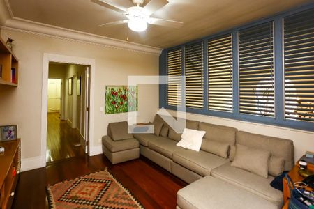 Casa à venda com 600m², 4 quartos e 5 vagasSala de TV