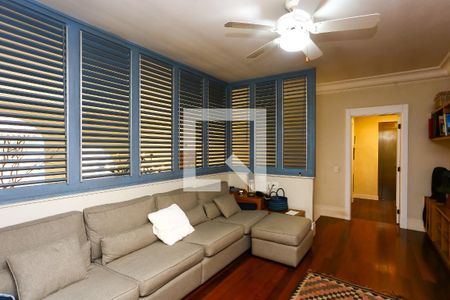 Casa à venda com 600m², 4 quartos e 5 vagasSala de TV