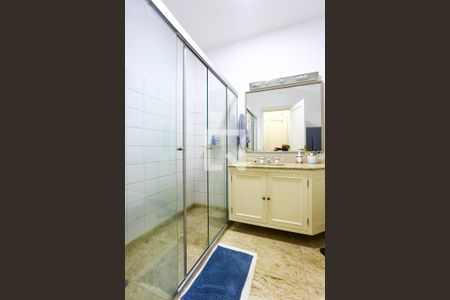 Casa à venda com 600m², 4 quartos e 5 vagasBanheiro da Suíte 2