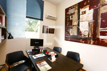 Casa à venda com 600m², 4 quartos e 5 vagasEscritório