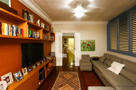 Casa à venda com 600m², 4 quartos e 5 vagasSala de TV