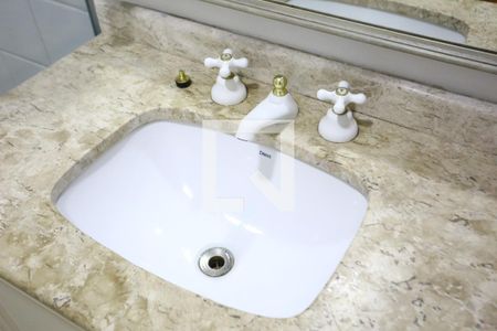 Casa à venda com 600m², 4 quartos e 5 vagasBanheiro da Suíte 2