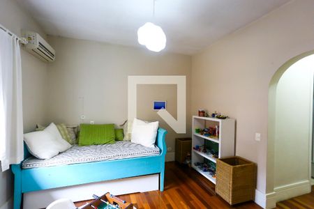 Casa à venda com 600m², 4 quartos e 5 vagassuíte 2