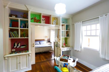 Casa à venda com 600m², 4 quartos e 5 vagassuíte 2