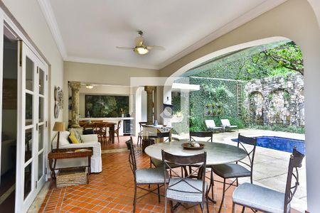 Casa à venda com 600m², 4 quartos e 5 vagasÁrea gourmet