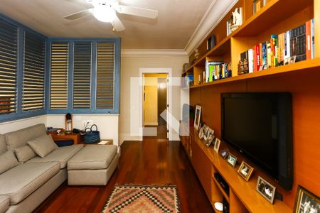 Casa à venda com 600m², 4 quartos e 5 vagasSala de TV