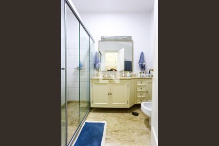 Casa à venda com 600m², 4 quartos e 5 vagasBanheiro da Suíte 2