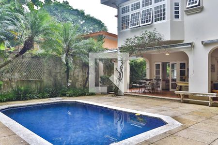 Casa à venda com 600m², 4 quartos e 5 vagasPiscina