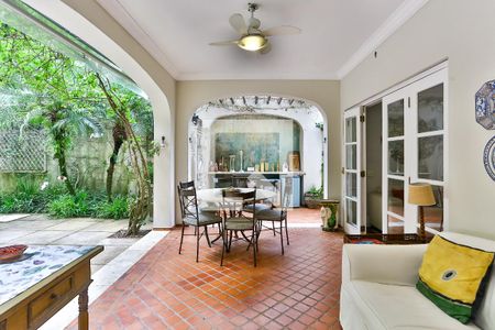 Casa à venda com 600m², 4 quartos e 5 vagasÁrea gourmet