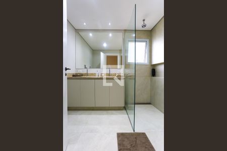 Casa à venda com 600m², 4 quartos e 5 vagasBanheiro da Suíte 1