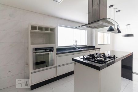 Casa para alugar com 300m², 3 quartos e 2 vagasCozinha