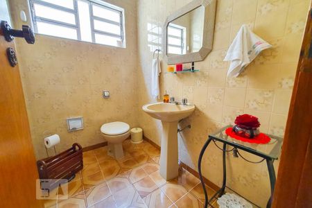 Casa à venda com 220m², 4 quartos e 4 vagas Casa à venda com 220m², 4 quartos e 4 vagasLavabo