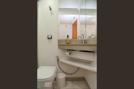 Apartamento à venda com 68m², 2 quartos e 2 vagasBanheiro da Suíte 1