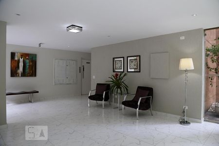 Apartamento à venda com 68m², 2 quartos e 2 vagasHall social