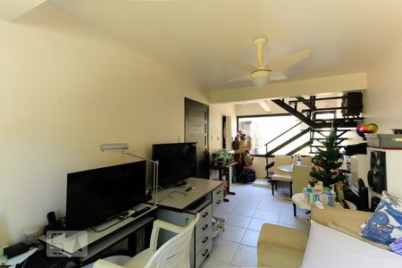 Sala de casa de condomínio para alugar com 2 quartos, 122m² em Cavalhada, Porto Alegre