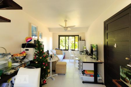 Sala de casa de condomínio para alugar com 2 quartos, 122m² em Cavalhada, Porto Alegre