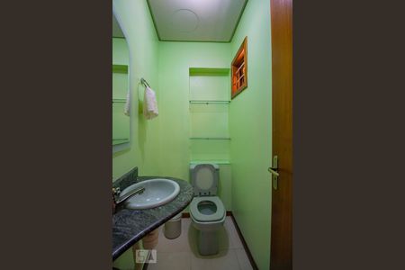 Casa à venda com 250m², 5 quartos e 6 vagasLavabo 