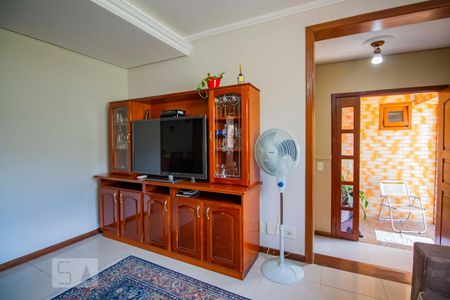 Sala  de casa à venda com 5 quartos, 250m² em Passo da Areia, Porto Alegre