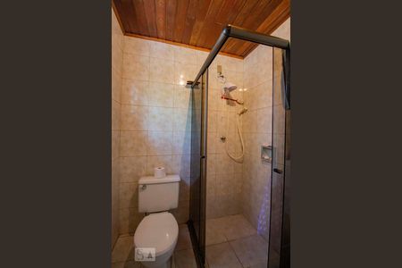 Casa à venda com 250m², 5 quartos e 6 vagasBanheiro da Suíte 2