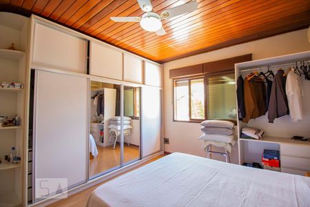 Casa à venda com 250m², 5 quartos e 6 vagasSuíte 2