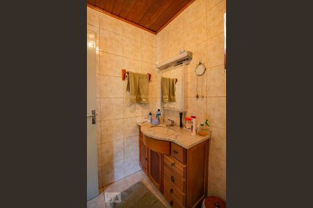 Casa à venda com 250m², 5 quartos e 6 vagasBanheiro da Suíte 2