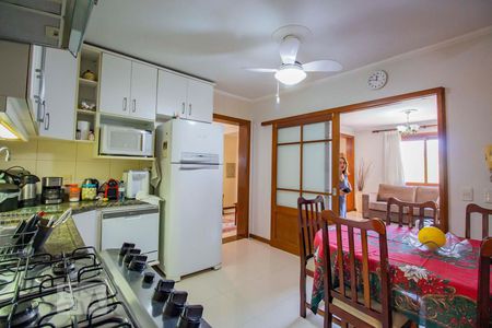 Casa à venda com 250m², 5 quartos e 6 vagasCozinha 