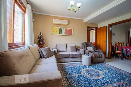 Sala  de casa à venda com 5 quartos, 250m² em Passo da Areia, Porto Alegre