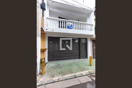 Casa à venda com 220m², 3 quartos e 3 vagas Casa à venda com 220m², 3 quartos e 3 vagasFachada