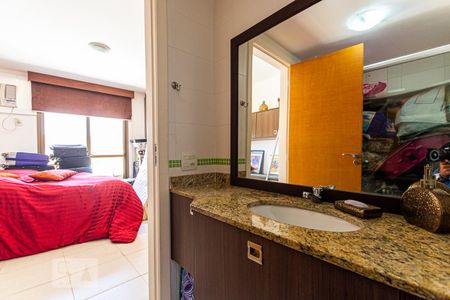 Banheiro da Suite na Cobertura  de apartamento à venda com 4 quartos, 200m² em Santa Rosa, Niterói