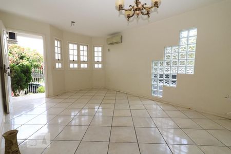 Sala de casa à venda com 4 quartos, 180m² em Jardim Itu, Porto Alegre