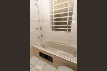 Casa à venda com 180m², 4 quartos e 4 vagas Casa à venda com 180m², 4 quartos e 4 vagasBanheiro da Suíte