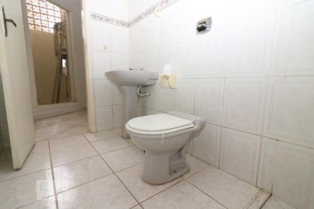 Casa à venda com 180m², 4 quartos e 4 vagas Casa à venda com 180m², 4 quartos e 4 vagasBanheiro Social