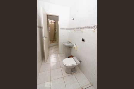 Casa à venda com 180m², 4 quartos e 4 vagas Casa à venda com 180m², 4 quartos e 4 vagasBanheiro Social