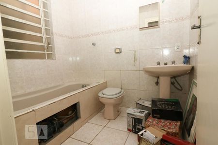 Casa à venda com 180m², 4 quartos e 4 vagas Casa à venda com 180m², 4 quartos e 4 vagasBanheiro da Suíte