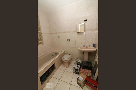 Casa à venda com 180m², 4 quartos e 4 vagas Casa à venda com 180m², 4 quartos e 4 vagasBanheiro da Suíte