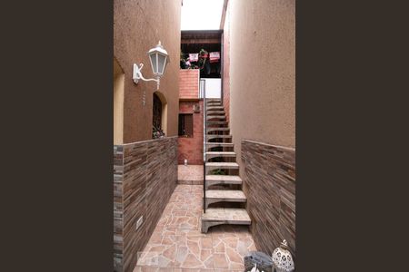 Casa à venda com 120m², 4 quartos e 2 vagas Casa à venda com 120m², 4 quartos e 2 vagasQuintal