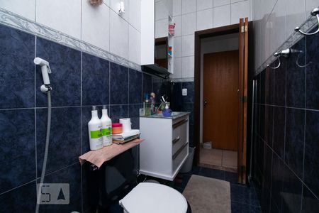 Casa à venda com 120m², 4 quartos e 2 vagas Casa à venda com 120m², 4 quartos e 2 vagasBanheiro Suíte