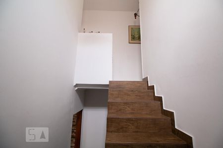 Casa à venda com 120m², 4 quartos e 2 vagas Casa à venda com 120m², 4 quartos e 2 vagasEscadas
