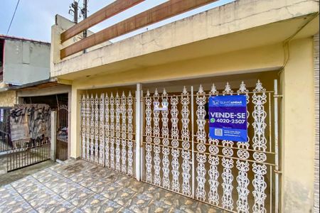 Casa à venda com 200m², 3 quartos e 2 vagas Casa à venda com 200m², 3 quartos e 2 vagasFachada