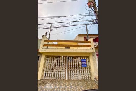 Casa à venda com 200m², 3 quartos e 2 vagas Casa à venda com 200m², 3 quartos e 2 vagasFachada