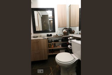 Apartamento à venda com 75m², 2 quartos e 1 vagaBanheiro da Suíte