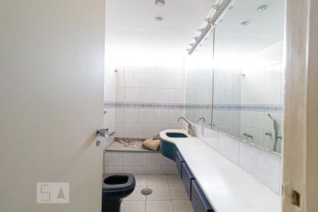 Apartamento à venda com 200m², 4 quartos e 2 vagasBanheiro da Suíte