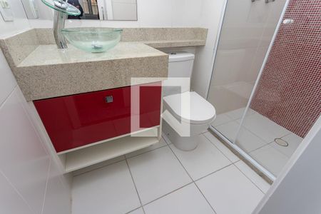 Banheiro  de apartamento à venda com 1 quarto, 40m² em Canhema, Diadema