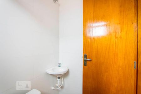 Banheiro de kitnet/studio para alugar com 1 quarto, 11m² em Vila São Pedro, Santo André
