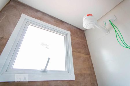 Banheiro de kitnet/studio para alugar com 1 quarto, 11m² em Vila São Pedro, Santo André