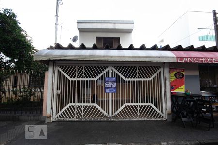 Casa para alugar com 205m², 4 quartos e 1 vaga Casa para alugar com 205m², 4 quartos e 1 vagaFachada