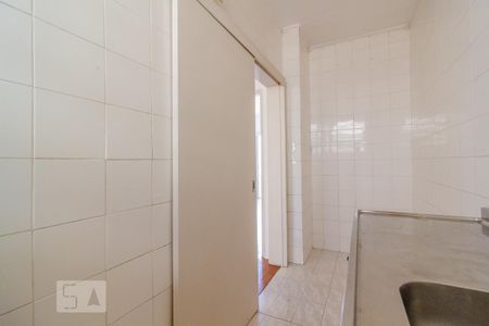 Cozinha de apartamento para alugar com 1 quarto, 42m² em Menino Deus, Porto Alegre