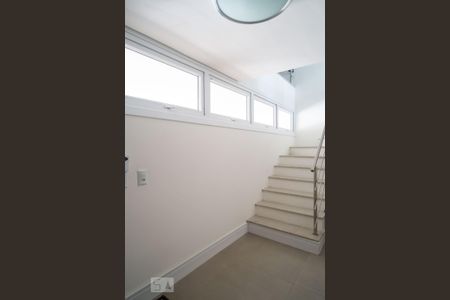 Casa de condomínio à venda com 211m², 3 quartos e 4 vagas Casa de condomínio à venda com 211m², 3 quartos e 4 vagasEntrada